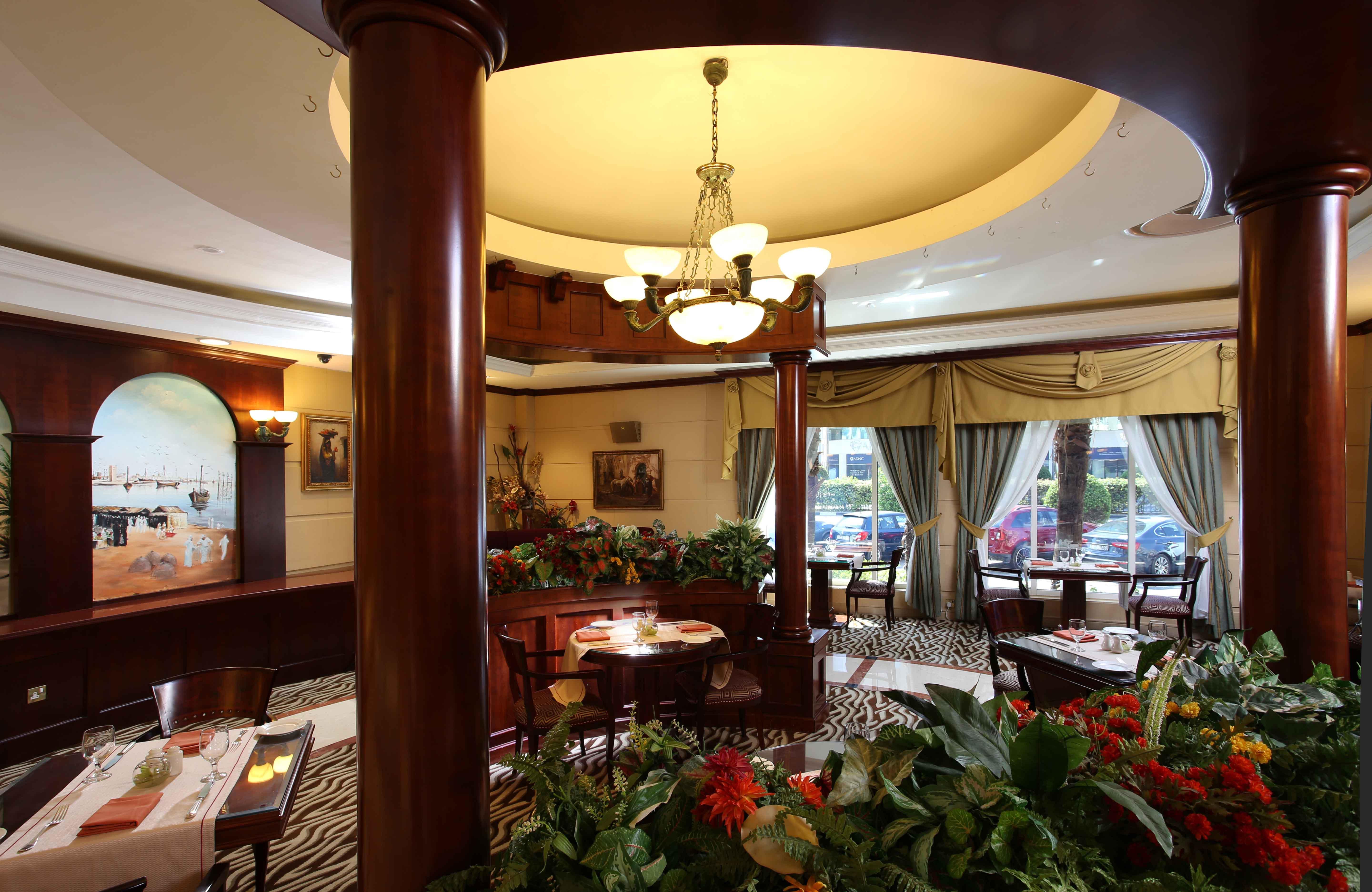 Knight Castle Hotel Dubai Dış mekan fotoğraf Restaurant