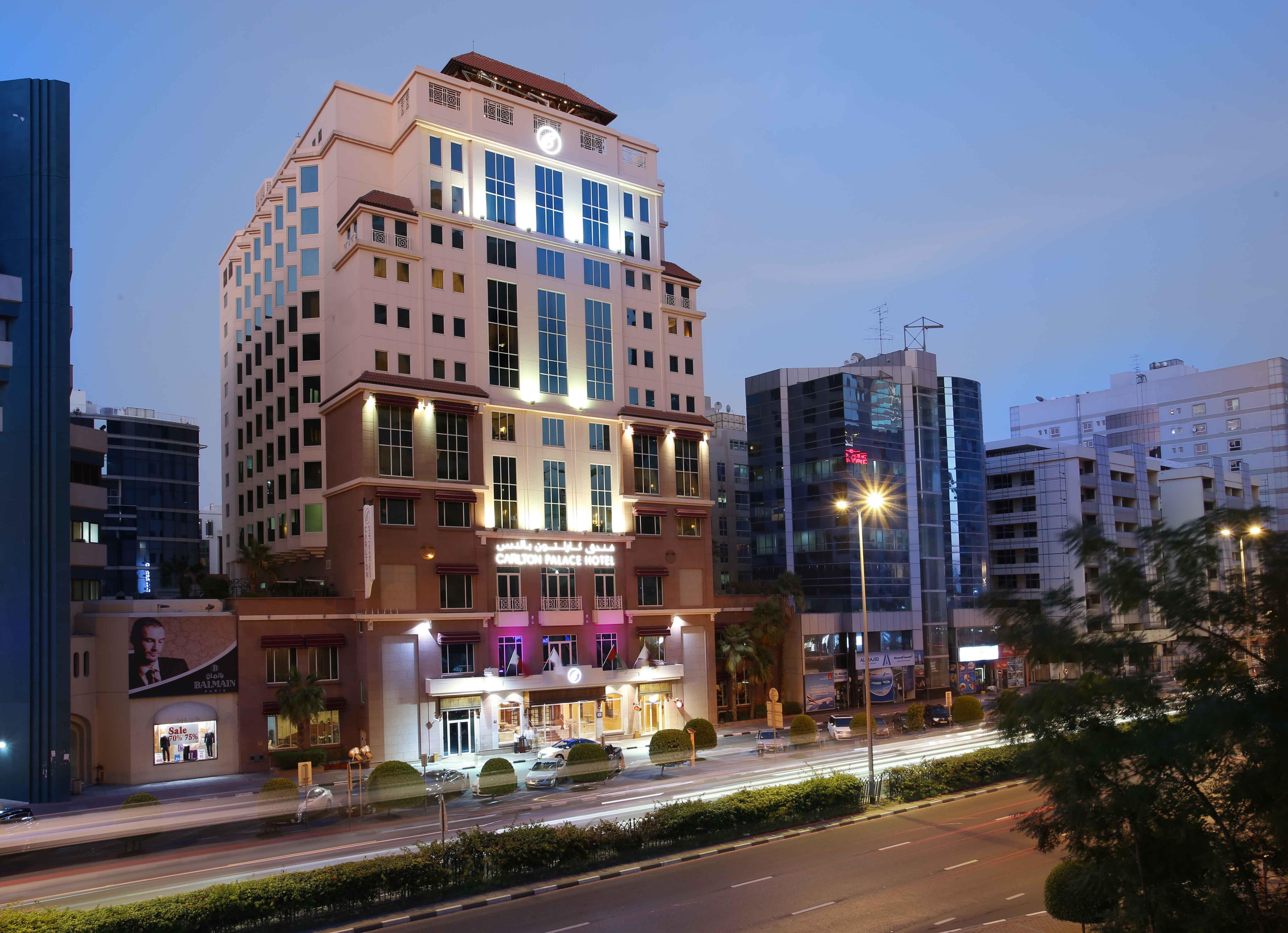 Knight Castle Hotel Dubai Dış mekan fotoğraf The hotel at night