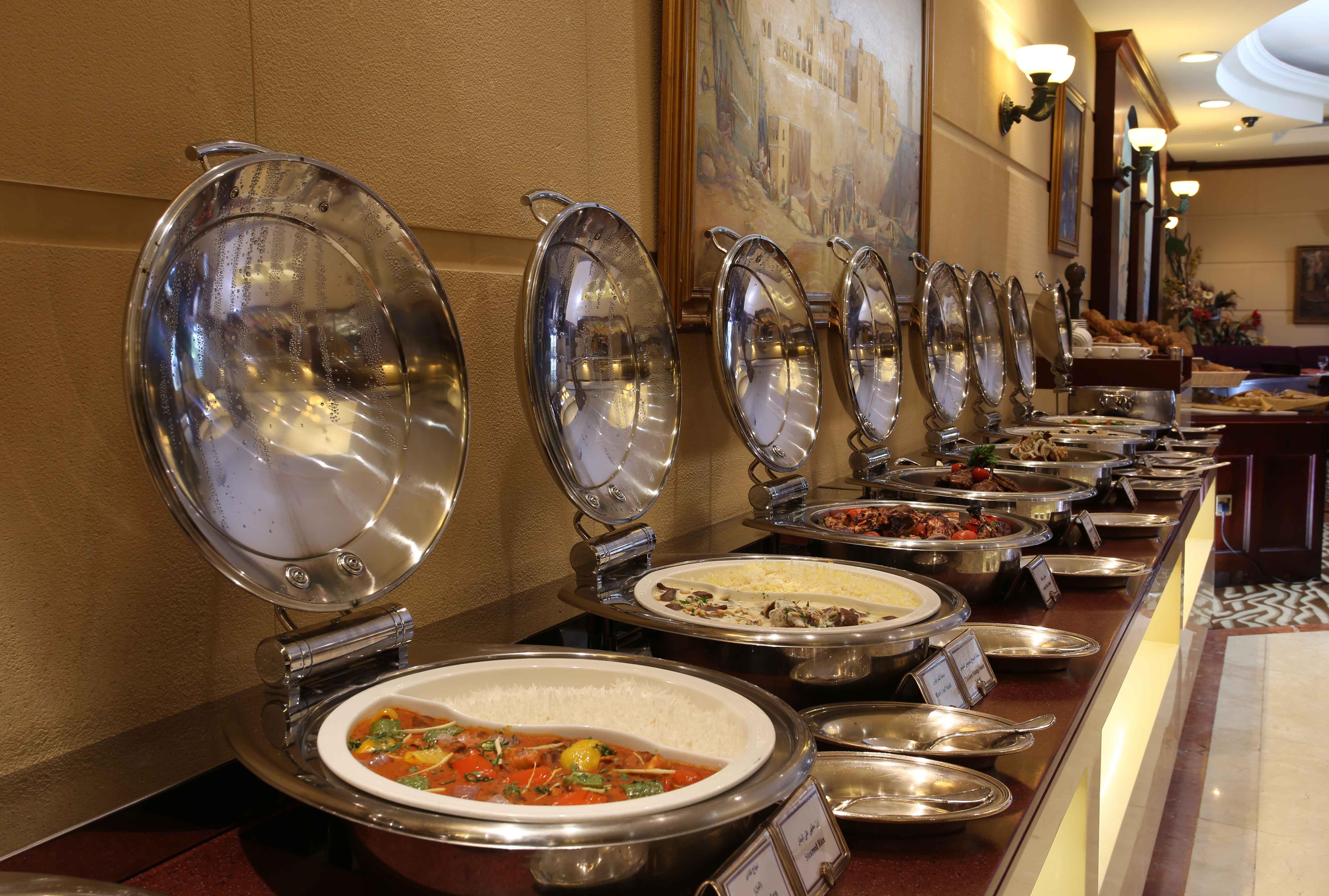 Knight Castle Hotel Dubai Dış mekan fotoğraf A buffet at a hotel