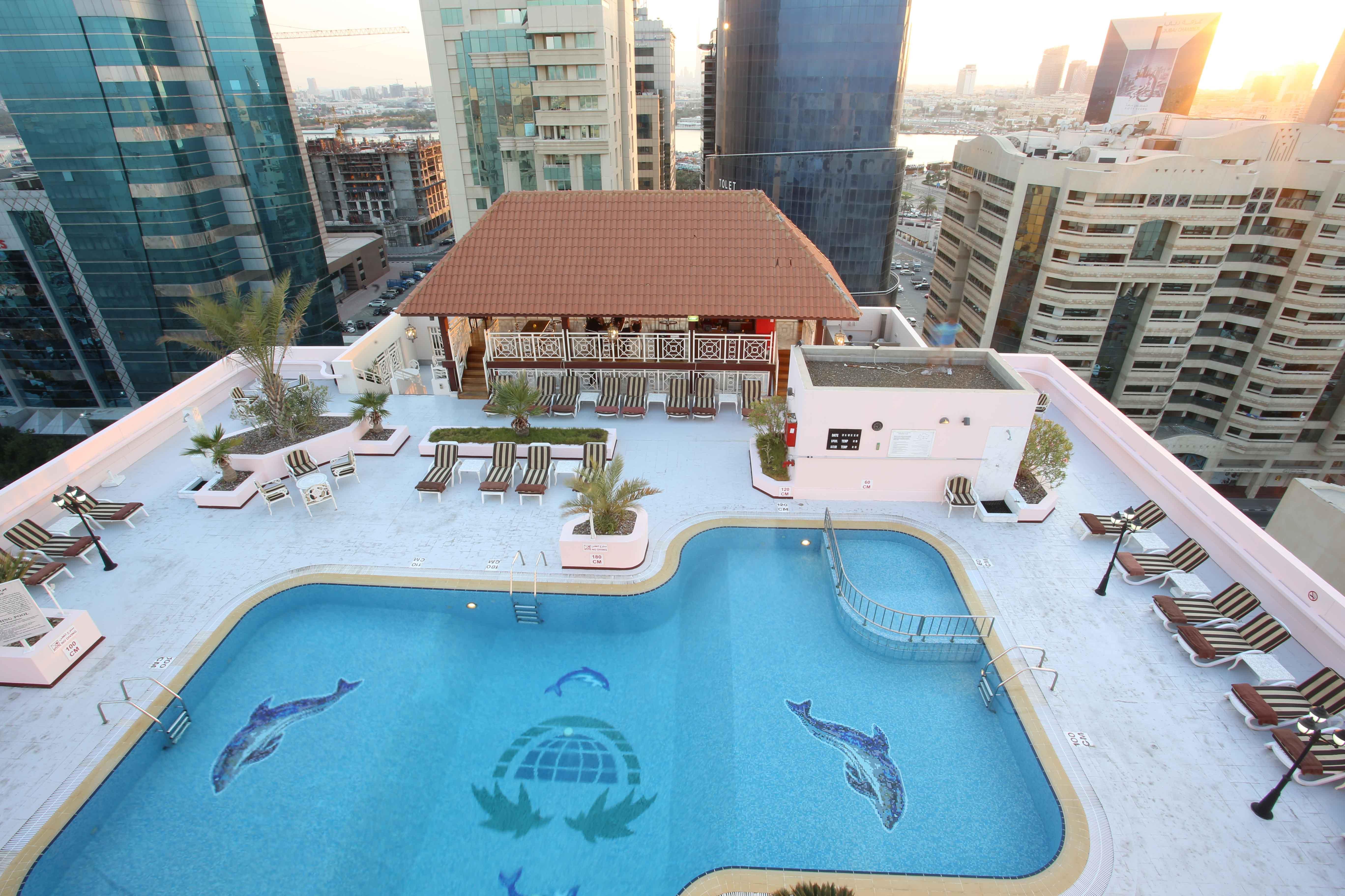 Knight Castle Hotel Dubai Dış mekan fotoğraf The swimming pool at the hotel