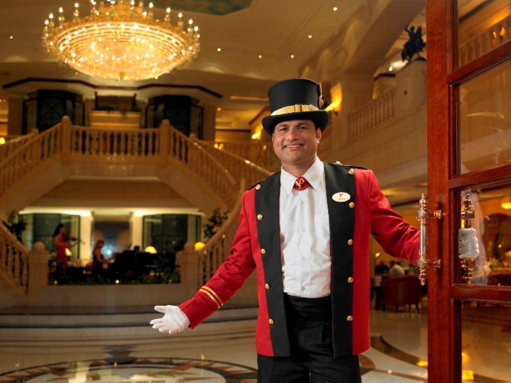 Knight Castle Hotel Dubai Dış mekan fotoğraf A doorman at the Grand Hyatt Hotel, Mumbai, India