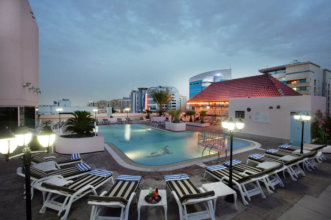 Knight Castle Hotel Dubai Dış mekan fotoğraf Rooftop pool at the hotel